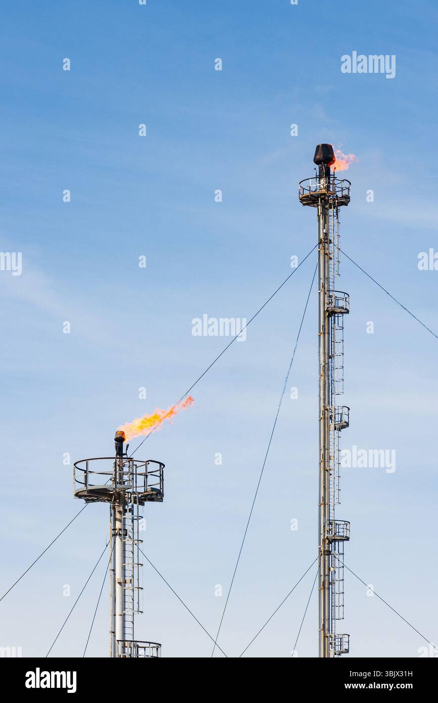 Decanting Flare Stack Oil gas facility flares hi-res stock photography and images - Alamy