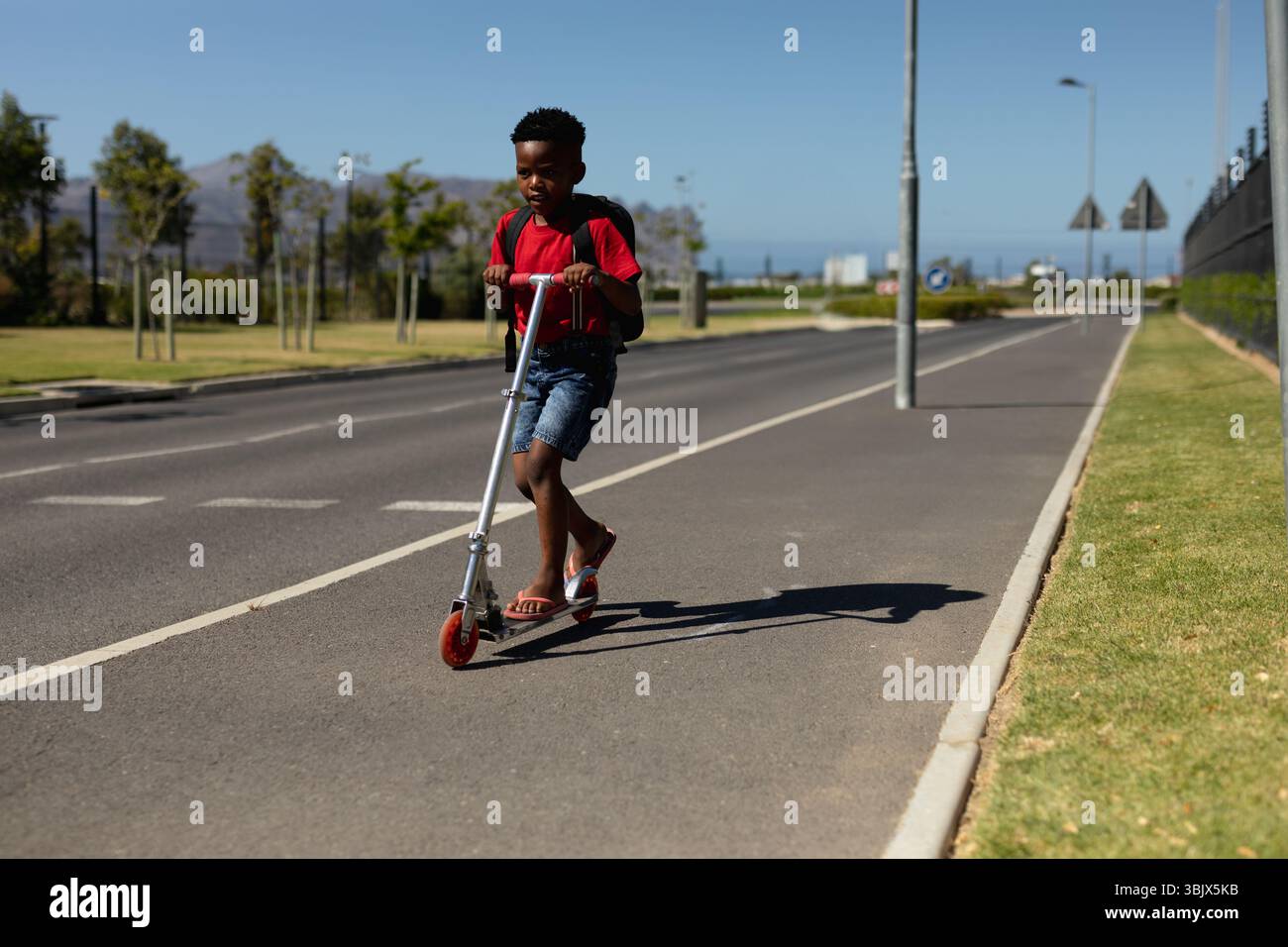 Child backpack wheels hi-res stock photography and images - Alamy