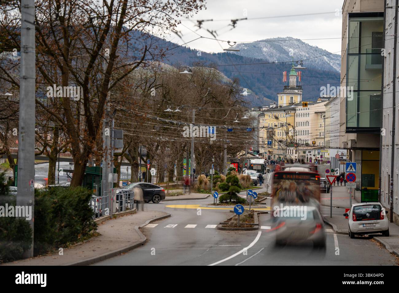 Salzburg, Austria - December 21, 2024: Traffic flow on Franz-Josefs-Kai street in Salzburg. Stock Photo