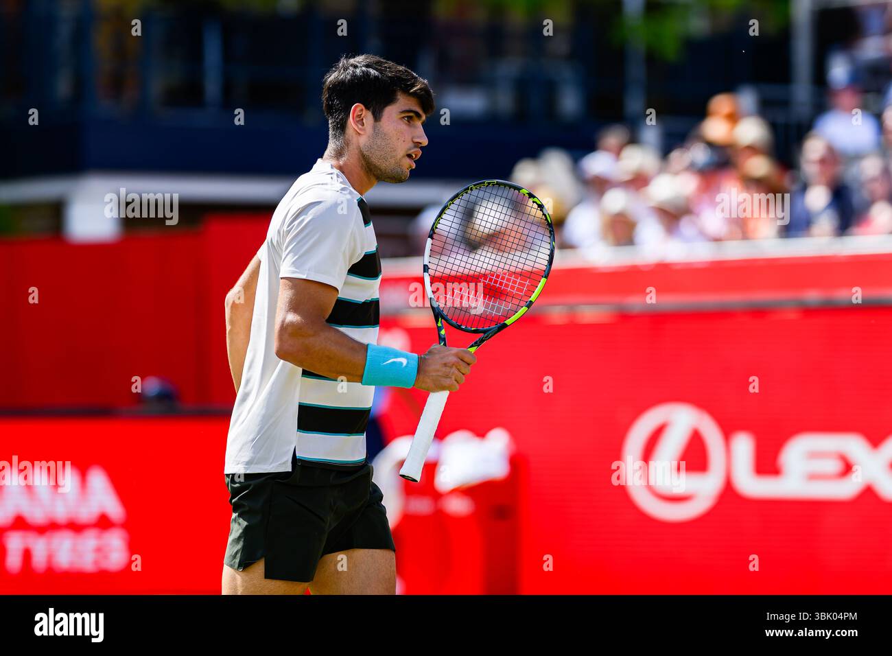 LONDON, UNITED KINGDOM June, 17: Carlos Alcaraz (EPS) reacts against Adam Walton (AUS) during ATP 500 on Day 8 of the 2025 HSBC Championships at The Queen's Club on Tuesday, June 17, 2025 in LONDON, UNITED KINGDOM. Credit: Taka Wu/Alamy Live News Stock Photo