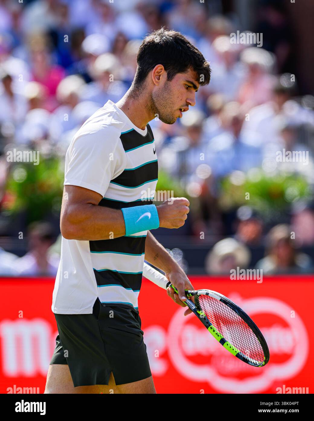 LONDON, UNITED KINGDOM June, 17: Carlos Alcaraz (EPS) reacts against Adam Walton (AUS) during ATP 500 on Day 8 of the 2025 HSBC Championships at The Queen's Club on Tuesday, June 17, 2025 in LONDON, UNITED KINGDOM. Credit: Taka Wu/Alamy Live News Stock Photo