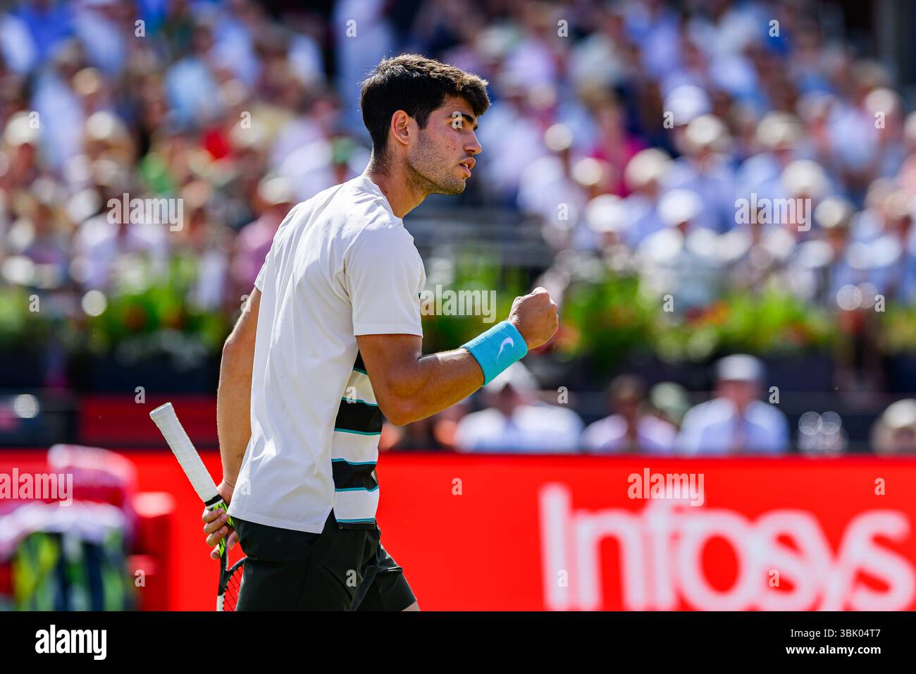 LONDON, UNITED KINGDOM June, 17: Carlos Alcaraz (EPS) reacts against Adam Walton (AUS) during ATP 500 on Day 8 of the 2025 HSBC Championships at The Queen's Club on Tuesday, June 17, 2025 in LONDON, UNITED KINGDOM. Credit: Taka Wu/Alamy Live News Stock Photo