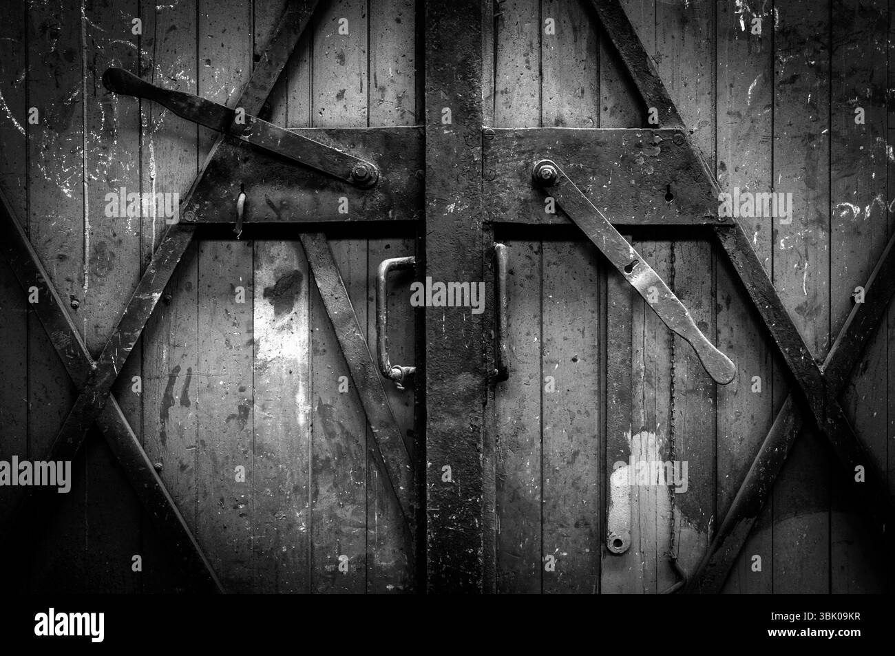 Wooden wooden door Black and White Stock Photos & Images - Alamy