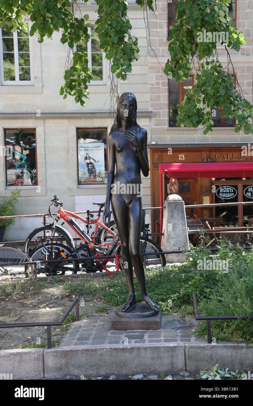 Clementine, a statue of a young woman by the Swiss sculptor Heinz Schwarz in the Place du Bourg-de-Four, Geneva Old Town, Geneva, Switzerland. Stock Photo