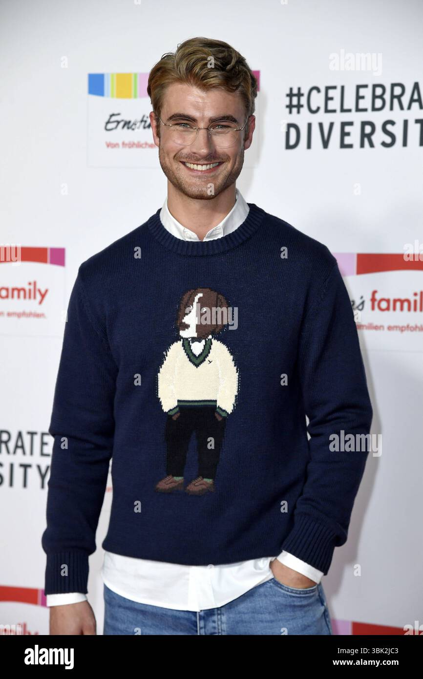 Linus Weber beim Ernstings family Mode Empfang unter dem inspirierenden ...