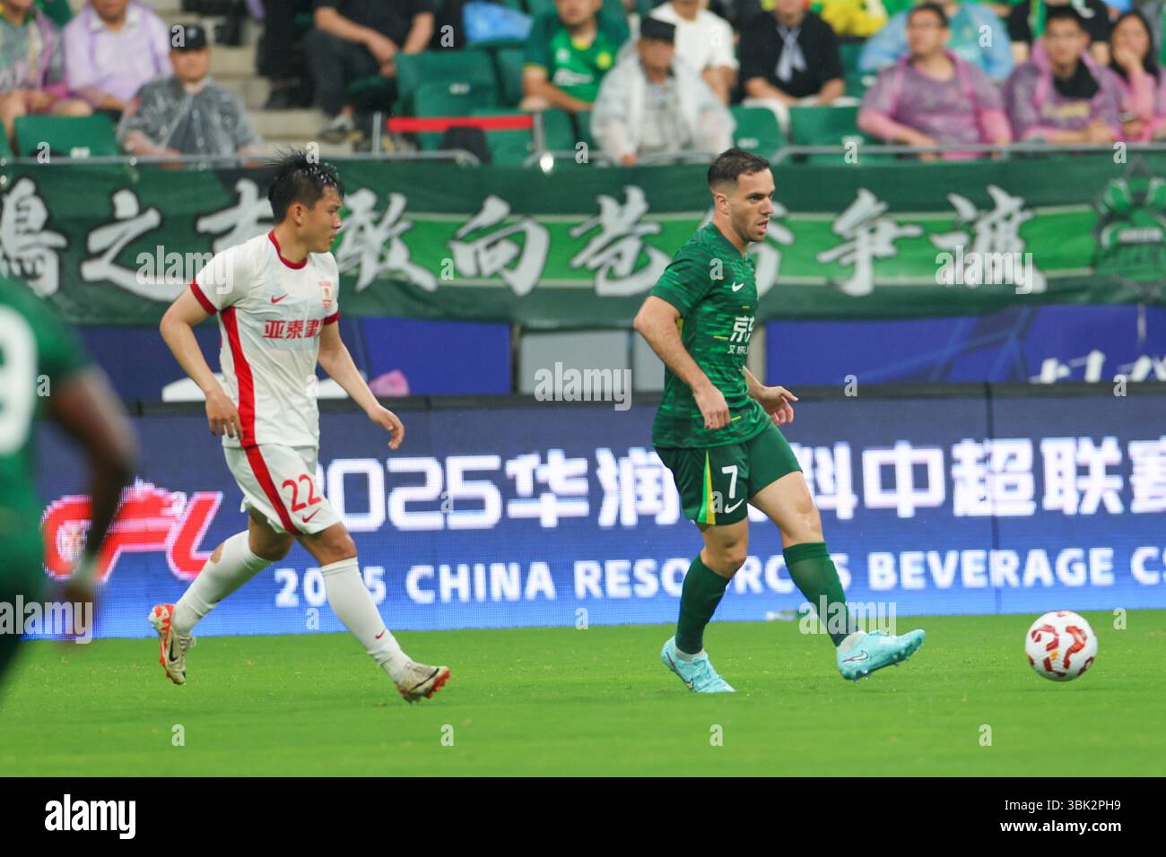 Beijing Guoan Football Club defeated Changchun Yatai Football Club with ...