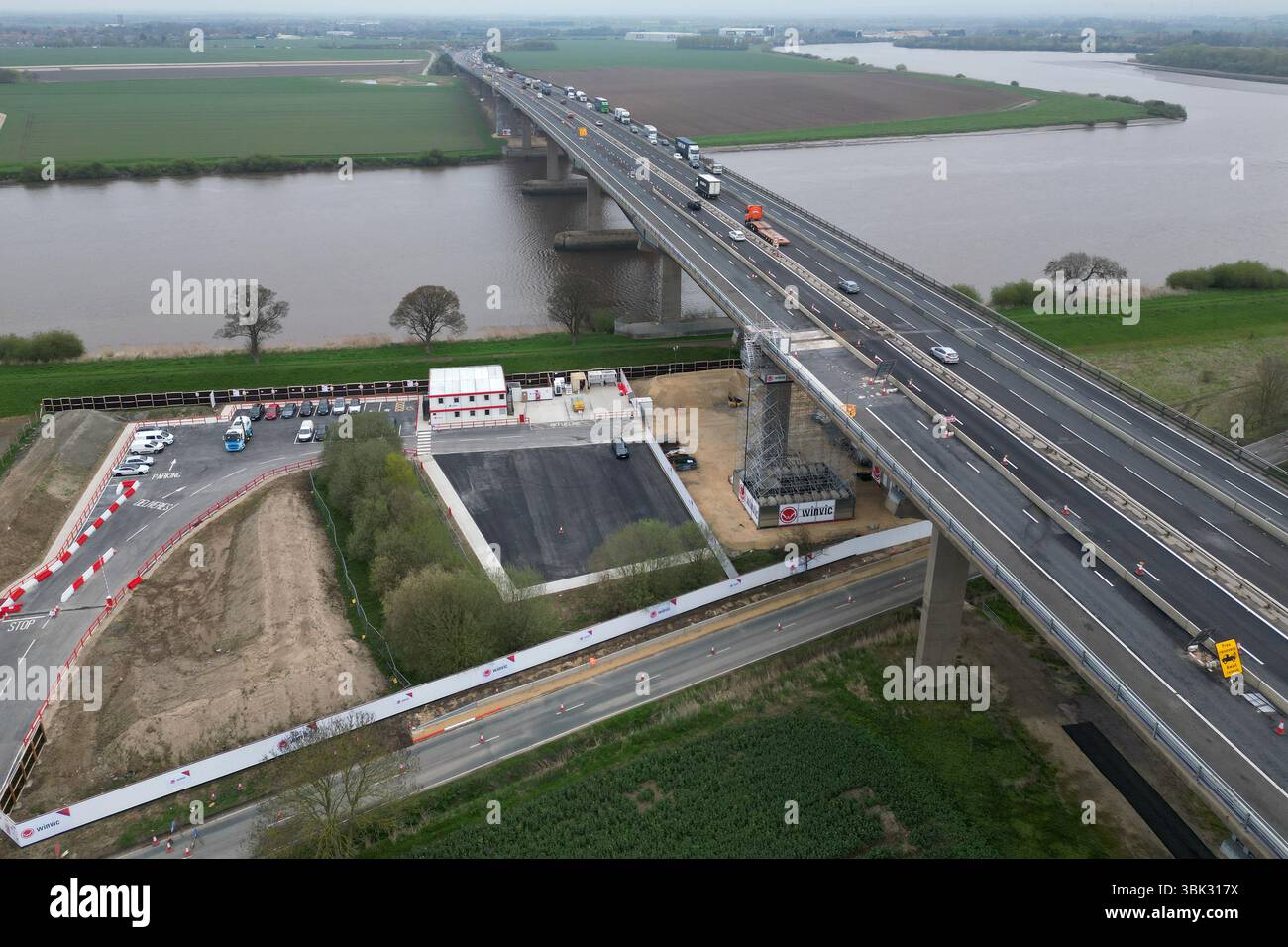 aerial view of The Ouse Bridge is a reinforced concrete plate girder bridge on the M62 that spans River Ouse. East Yorkshire Stock Photo