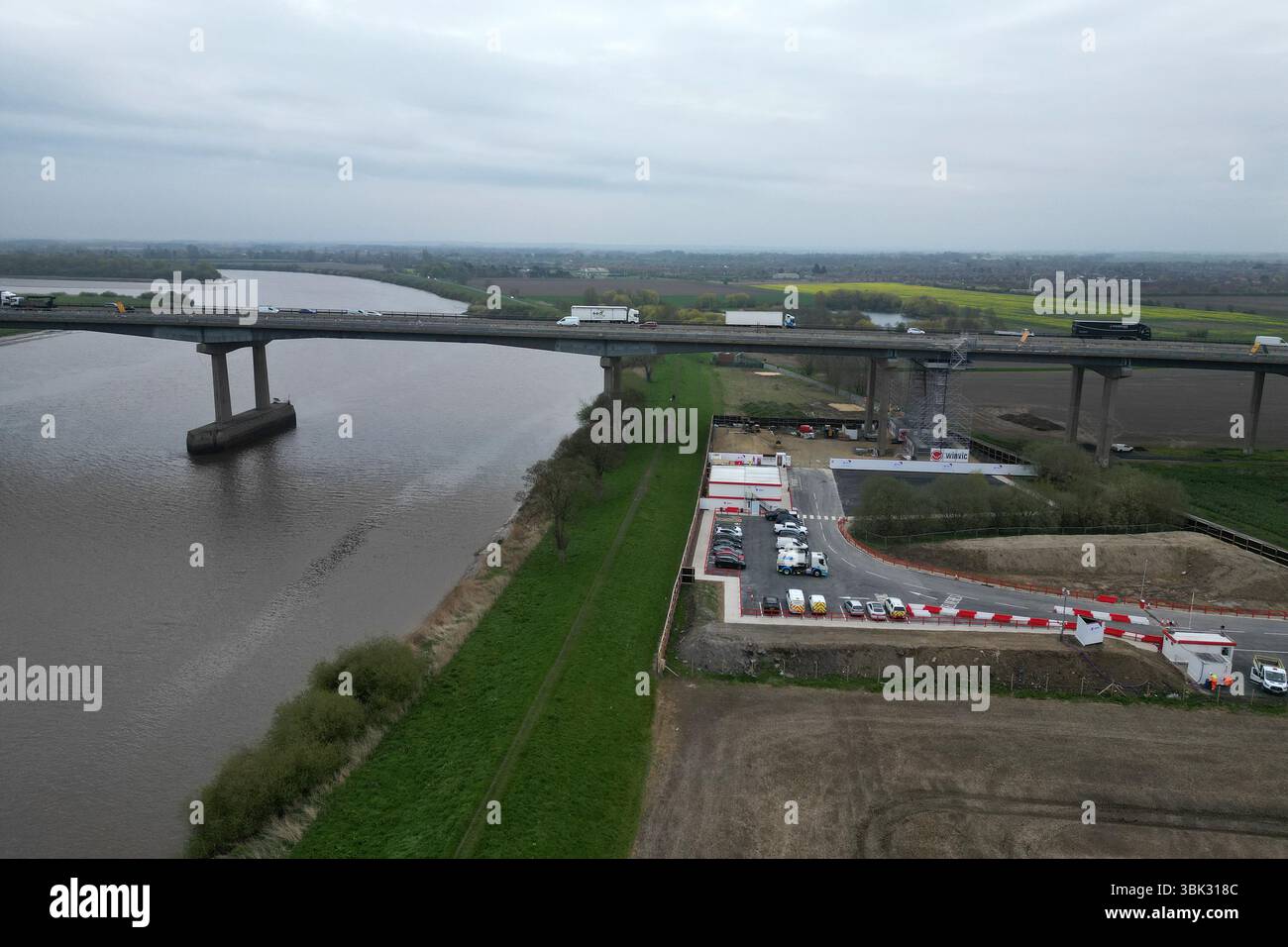 aerial view of The Ouse Bridge is a reinforced concrete plate girder bridge on the M62 that spans River Ouse. East Yorkshire Stock Photo