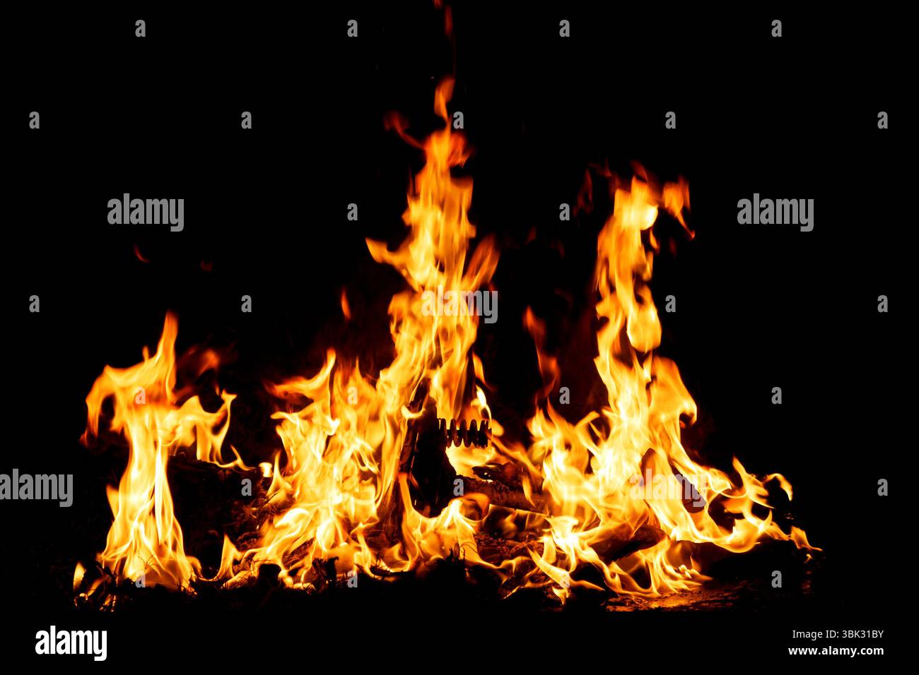 Large bonfire in night hi res stock photography and images Alamy Large bonfire in night hi res stock photography and images Alamy