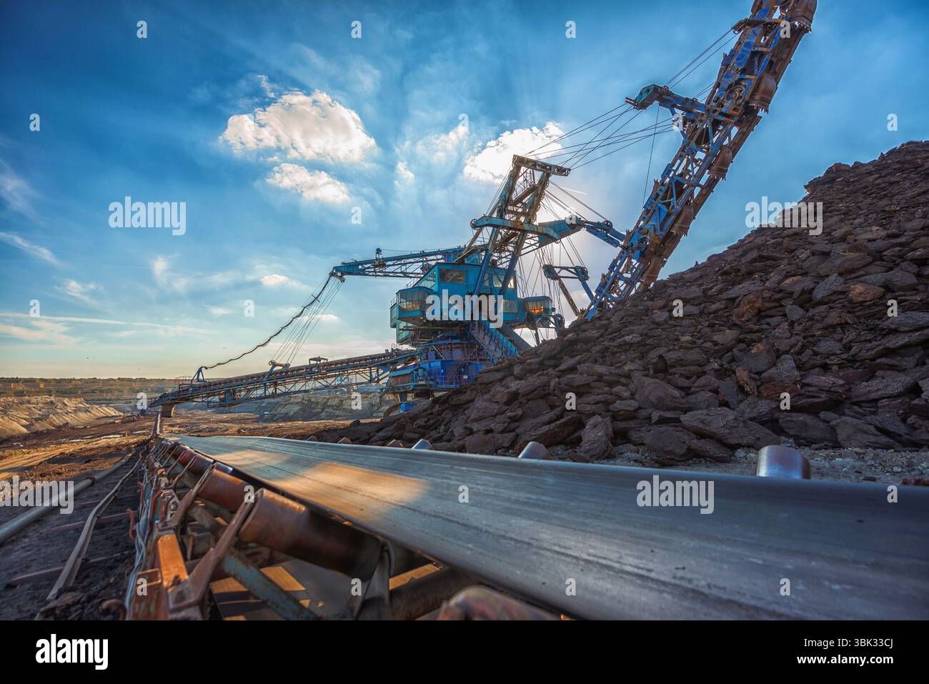 Excavation heavy hi-res stock photography and images - Page