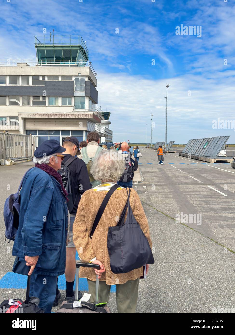 Passengers queue up board hi-res stock photography and images - Alamy