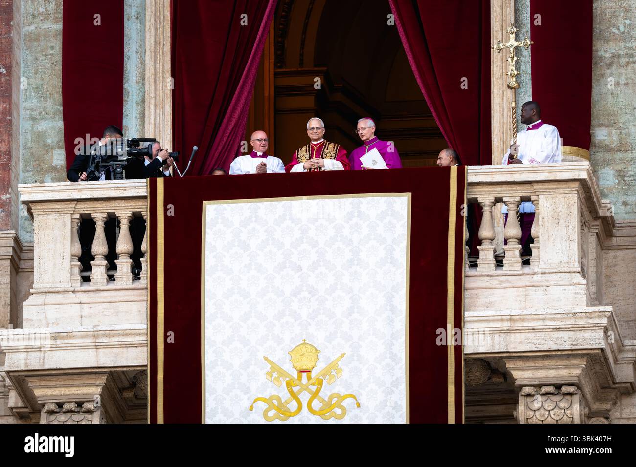 Newly elected Pope Leo XIV, Robert Prevost arrives on the main central loggia balcony of the St Peter's Basilica for the first time, after the cardina Stock Photo