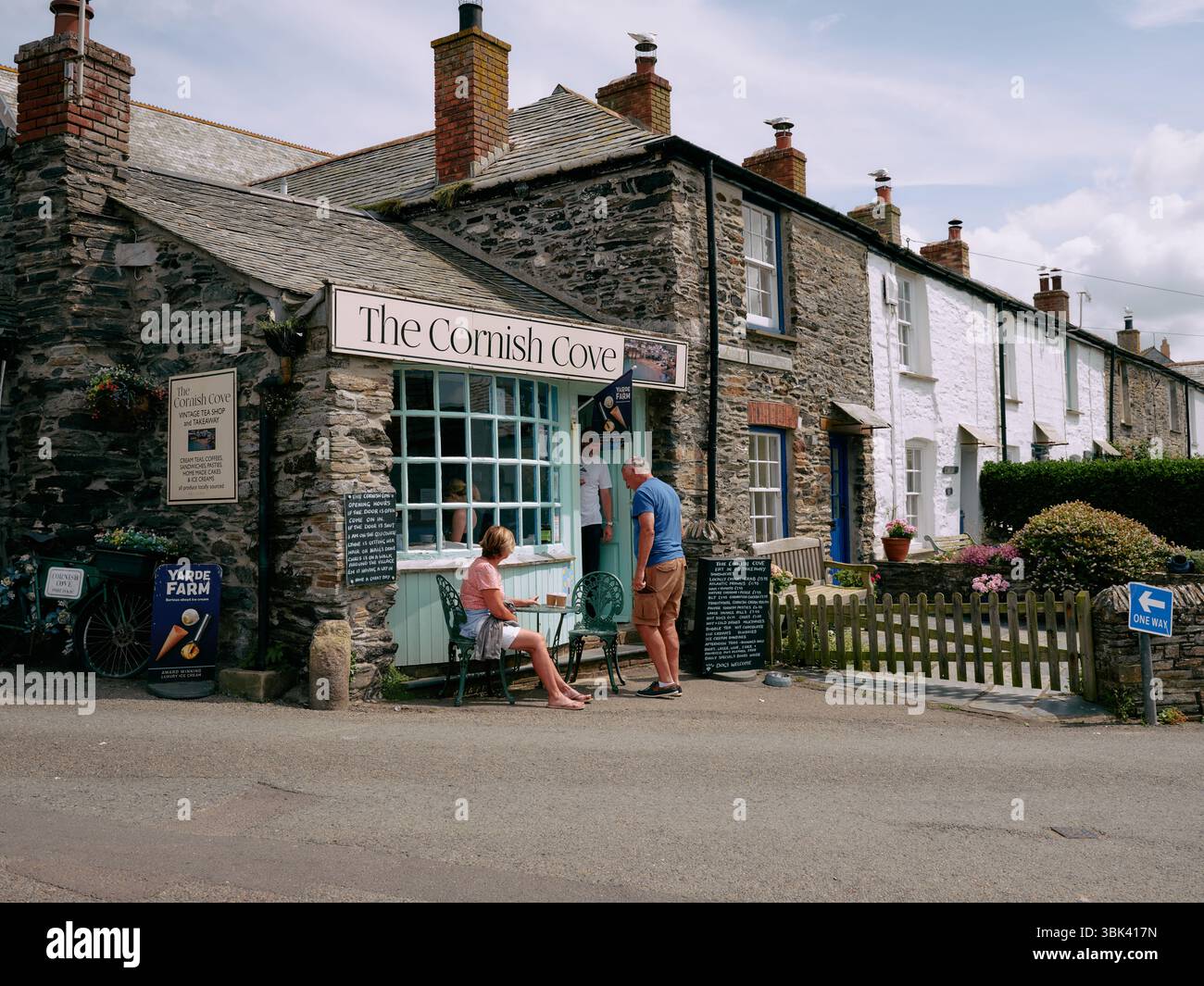 Summer tourist visitors relaxing in Port Isaac, North Cornwall England UK Stock Photo