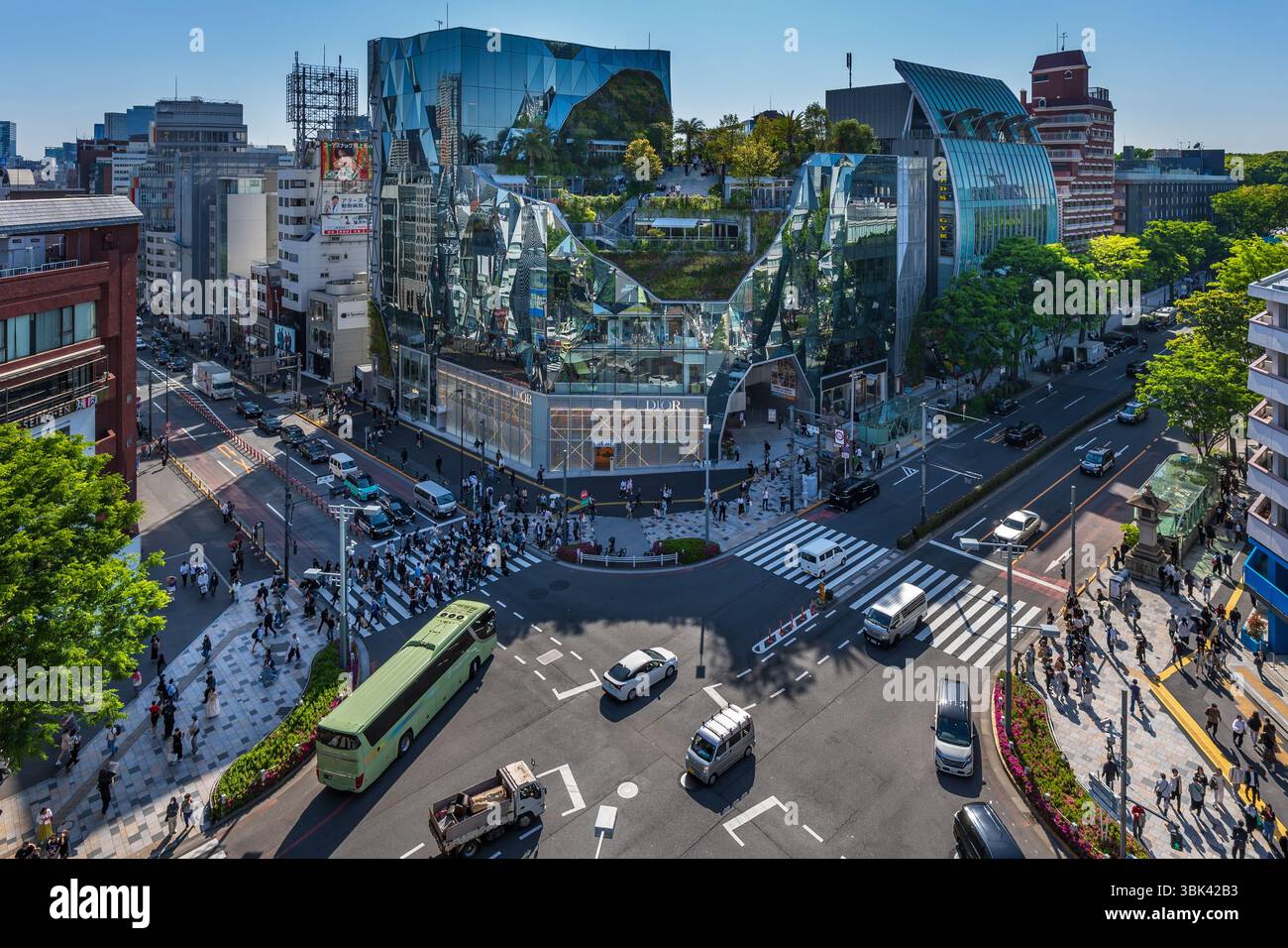 Tokyo plaza harakado hi-res stock photography and images - Alamy