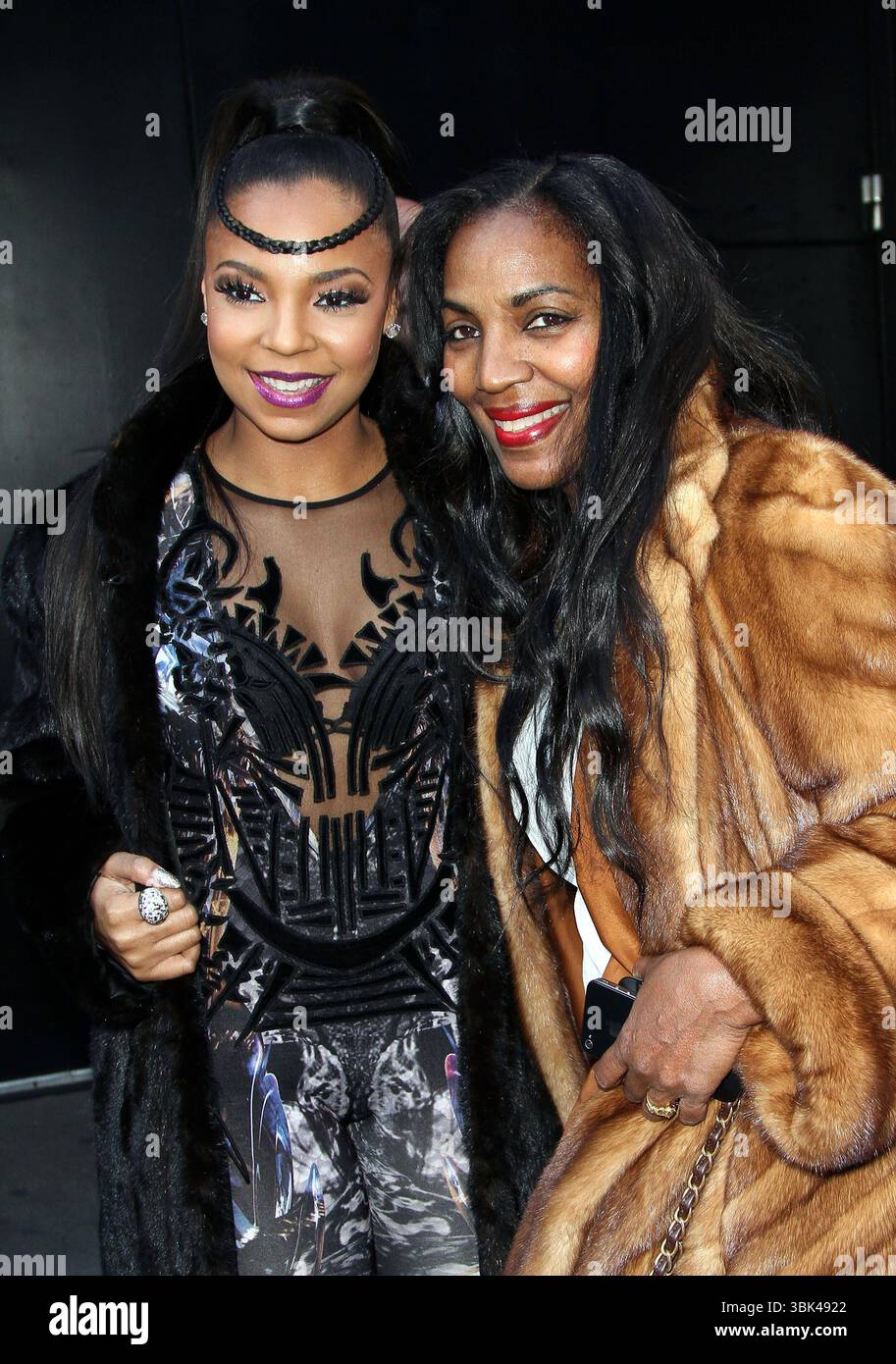 Ashanti and mother tina douglas hi-res stock photography and images - Alamy, image size:913x1390