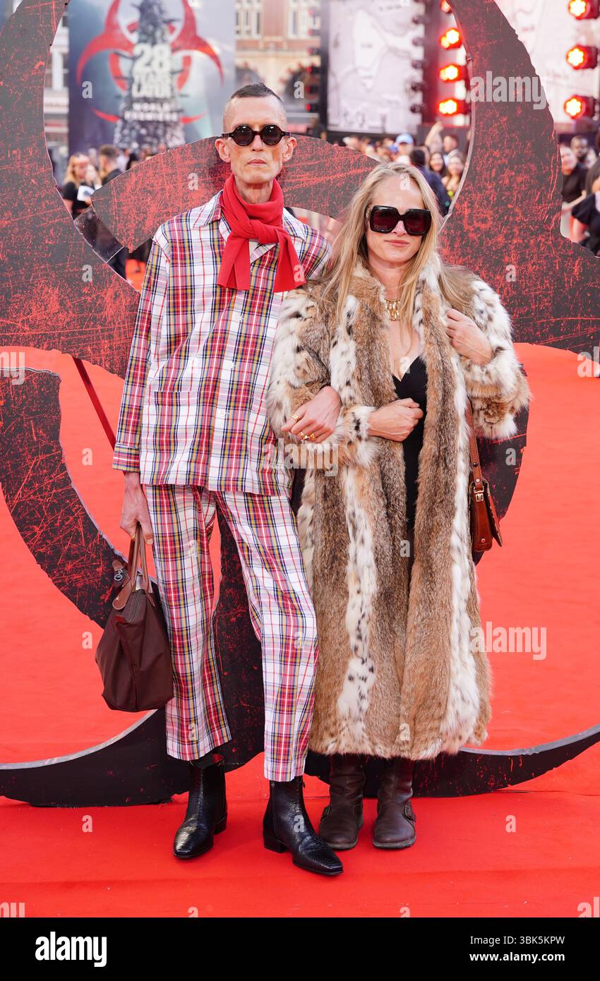 Angus Neil Model Angus Neill arriving at the 28 Years Later world premiere at the Odeon ...