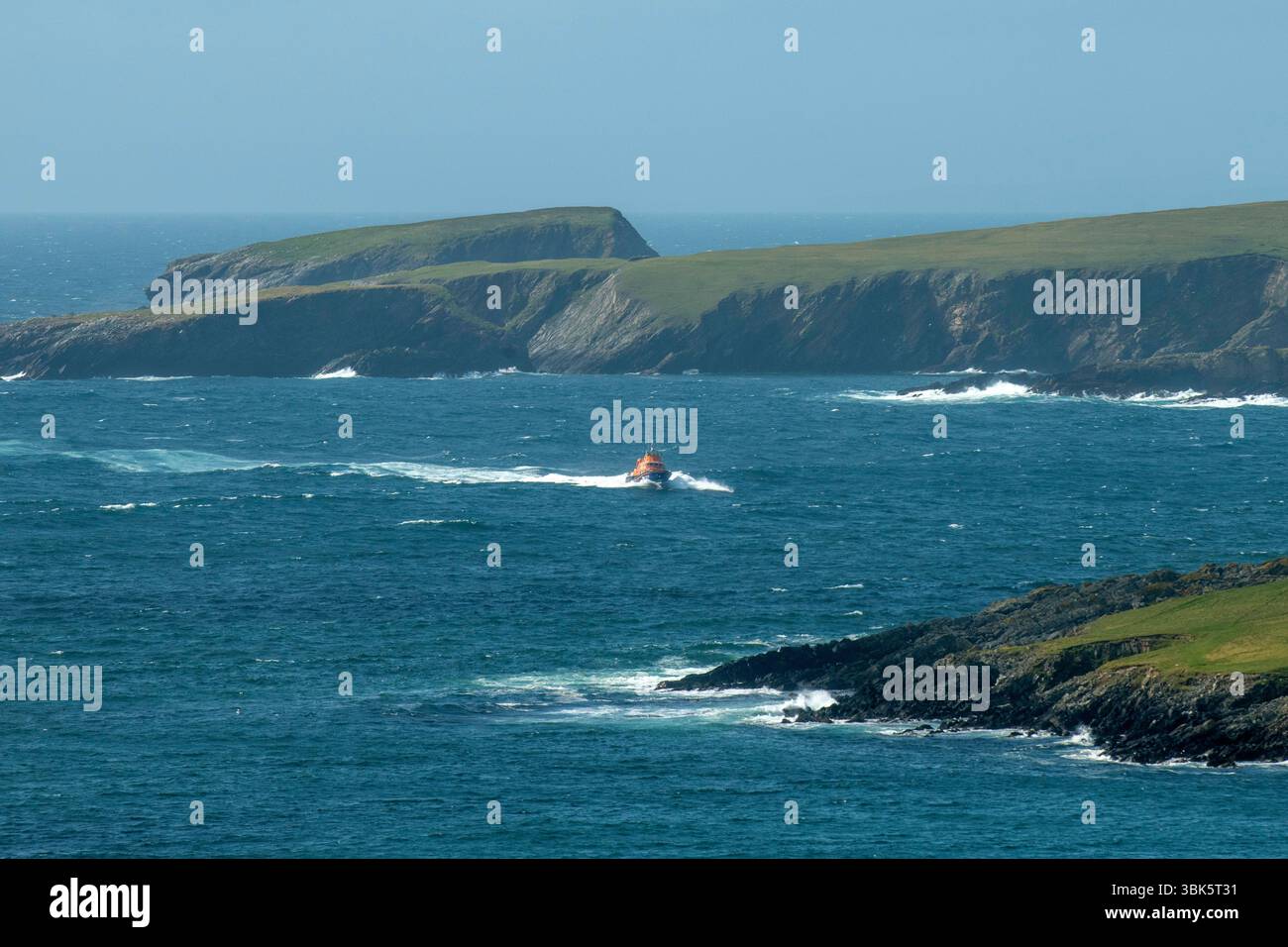 Shetland, Scotland, 18th June 2025 – Emergency response off Shetland coast – The Sumburgh coastguard rescue helicopter and Lerwick lifeboat respond to reports of a small skiff possibly sinking off the west coast of Shetland near St Ninian’s Isle. Shetland coastguard teams are assisting in the ongoing search operation. Credit: Dave Donaldson/Alamy Live News Stock Photo