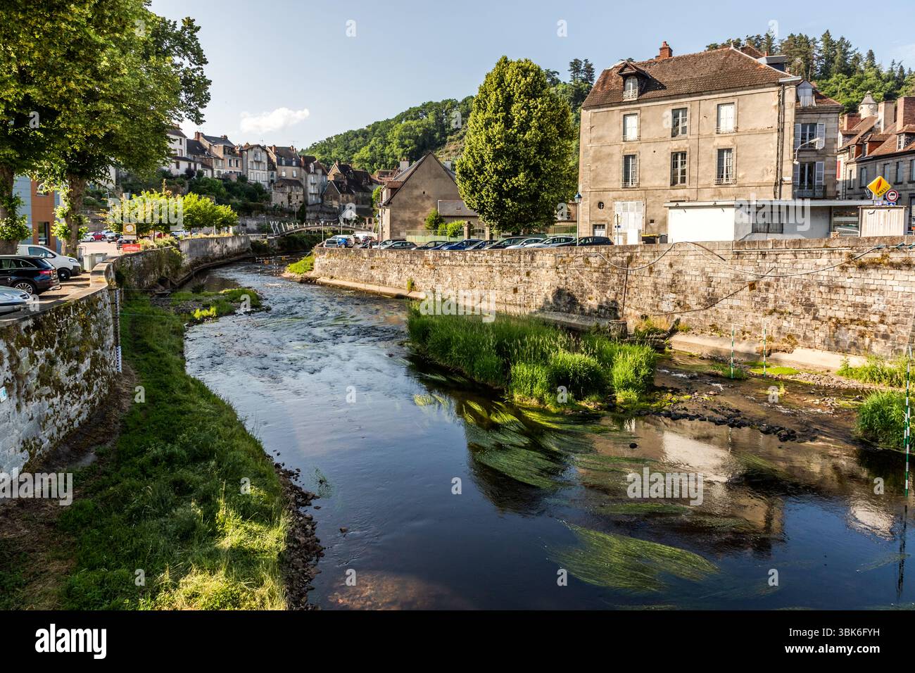 The history of tapestry in Aubusson dates back to the 15th century. The Creuse River served as a transport route for the carpets, and the special water of the Creuse helped to naturally fix the colour pigments used in dyeing the wool yarns. Place Maurice Dayras, Aubusson, Nouvelle-Aquitaine, France Stock Photo