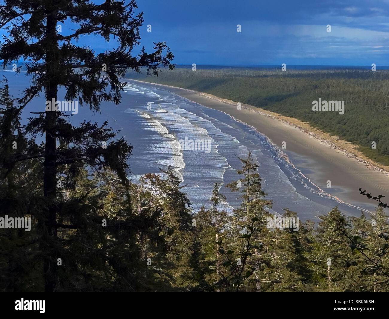 View of Pacific Ocean and waves hitting the shoreline from Tow Hill in Naikon Provincial Park on Haida Gwaiii Island - British Columbia, Canada Stock Photo