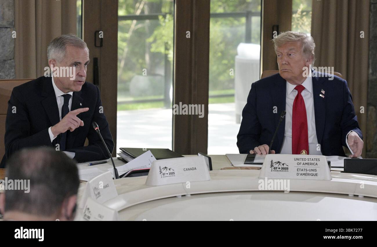 U S President Donald Trump R And Canadian Prime Minister Mark Carney