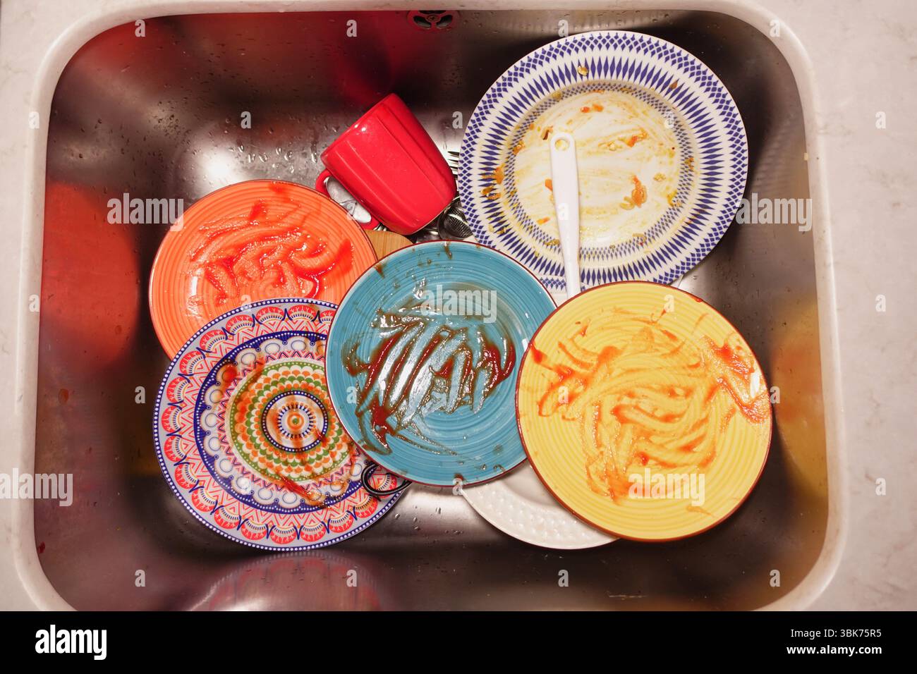 Dirty dishes utensils piled hi-res stock photography and images - Alamy