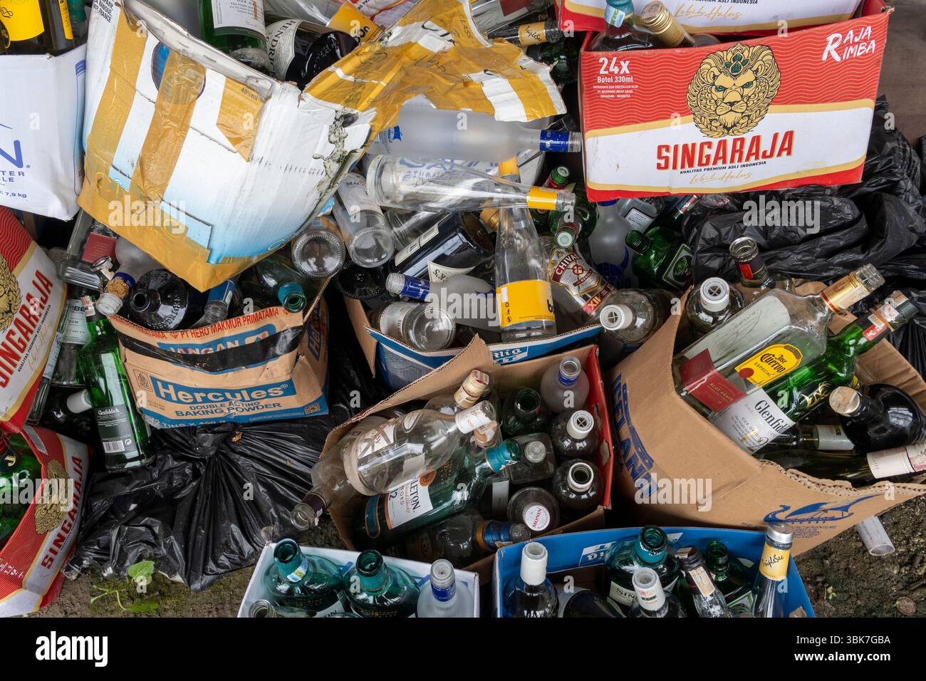Plastic bag full of beer bottles hi-res stock photography and images ...