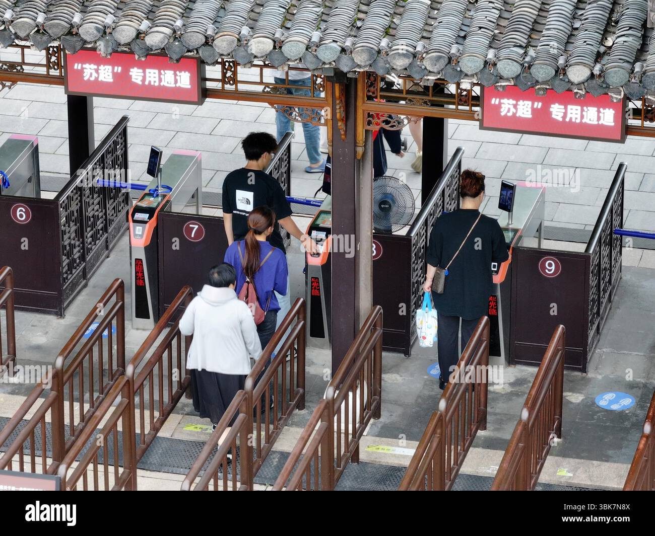 Aerial photo shows tourists visiting the Slender West Lake scenic area ...
