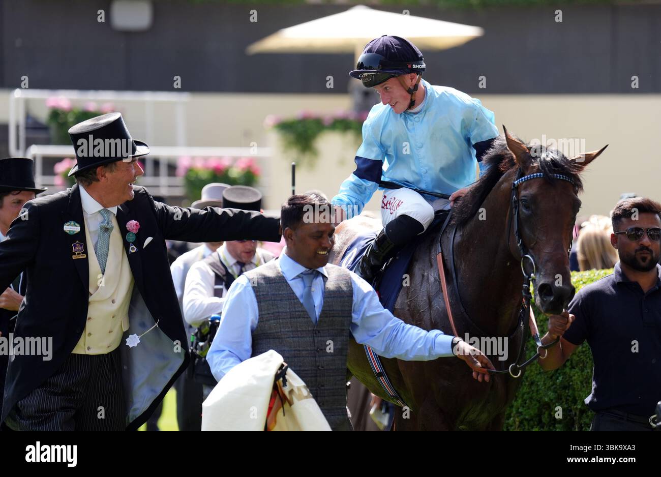 Tom Marquand aboard Merchant shakes hands with Harry Herbert, Chairman ...