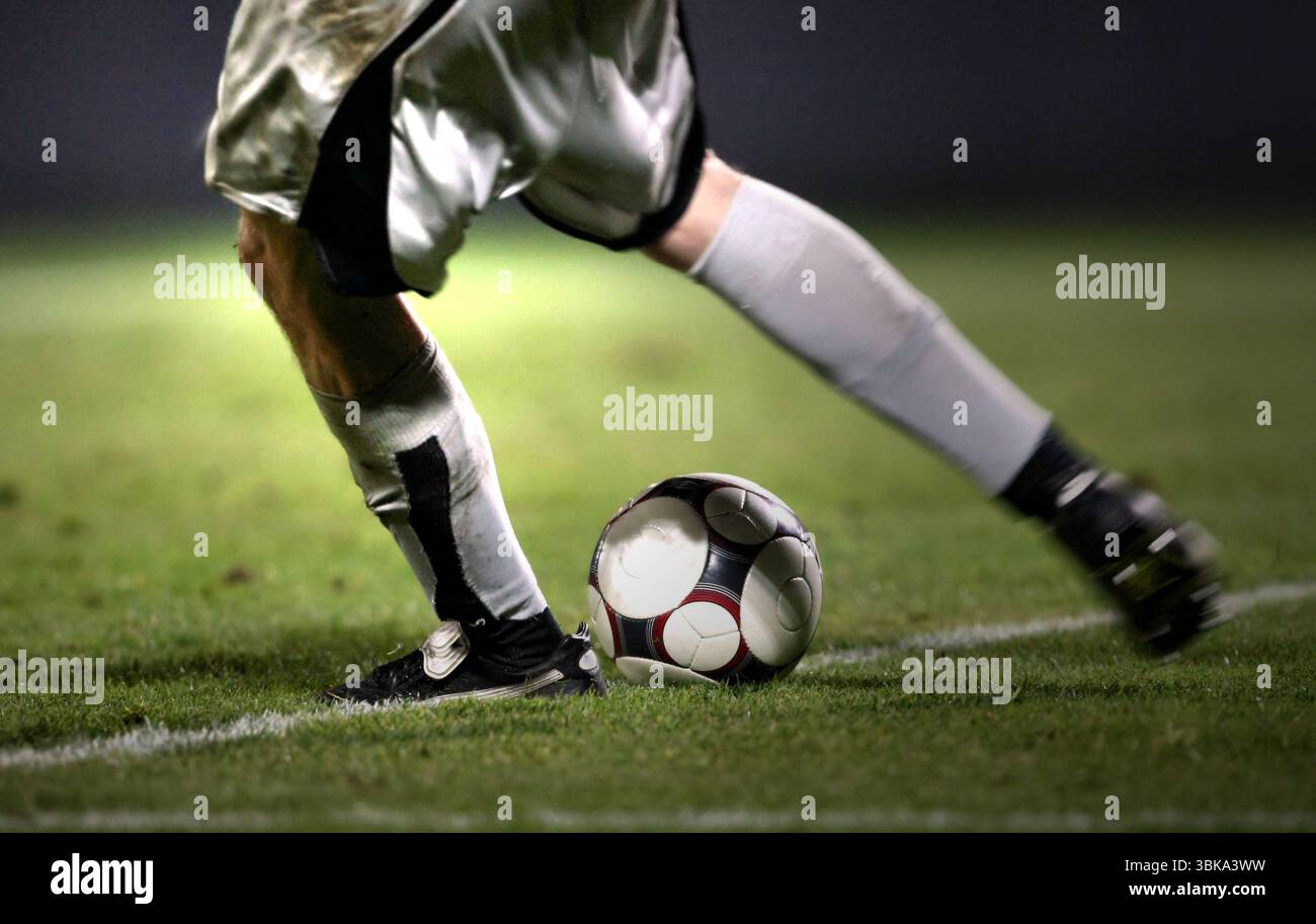 Fußballer Beine und Ball eines Fußballers Copyright: xIMAGO/Zoonar.com/WalterxLugerx 1030861523st Stock Photo