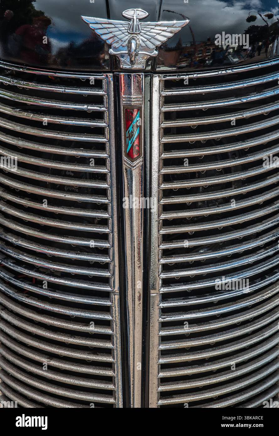 Austin 16 radiator emblems hi-res stock photography and images - Alamy