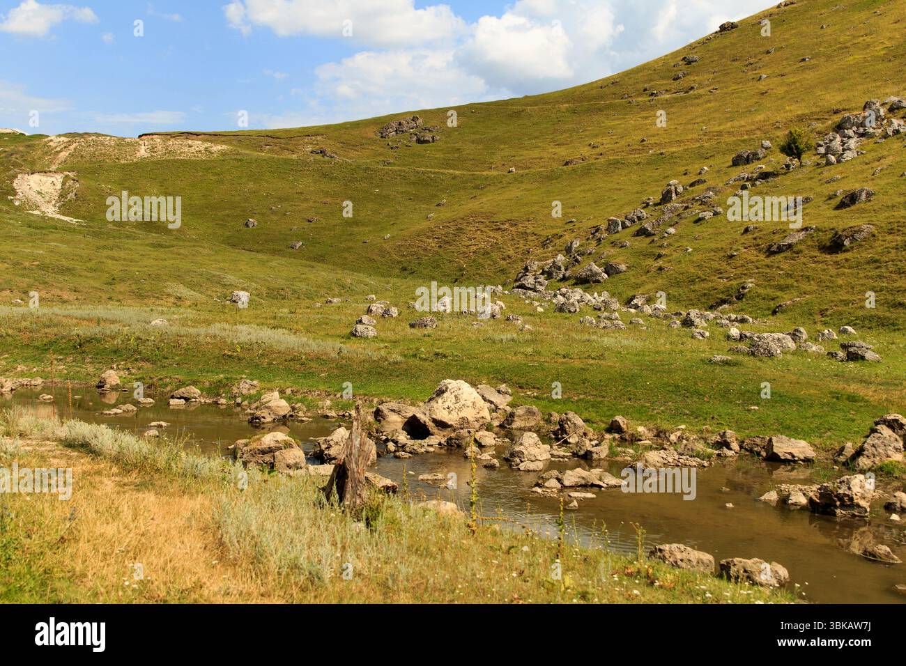 View rolling hills meandering hi-res stock photography and images - Alamy