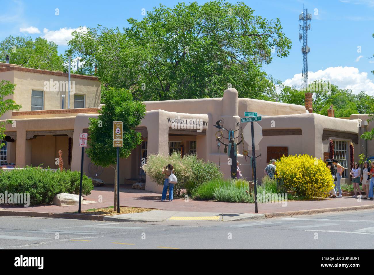 The Worrell Gallery on the corner of Washington and E Palace Ave in Santa Fe, NM Stock Photo