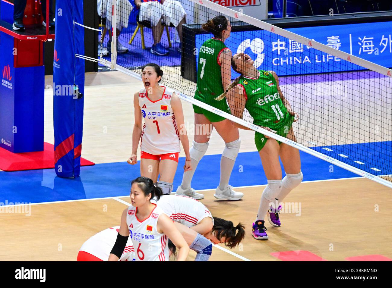 Hong Kong, China. 19th June, 2025. Wu Mengjie (Top L) of China ...