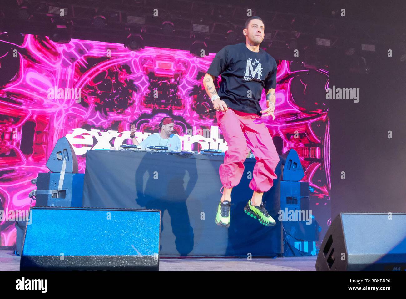Example Uk Singer Rapper Newport, UK. 19th June, 2025. English musician, singer, songwriter ...