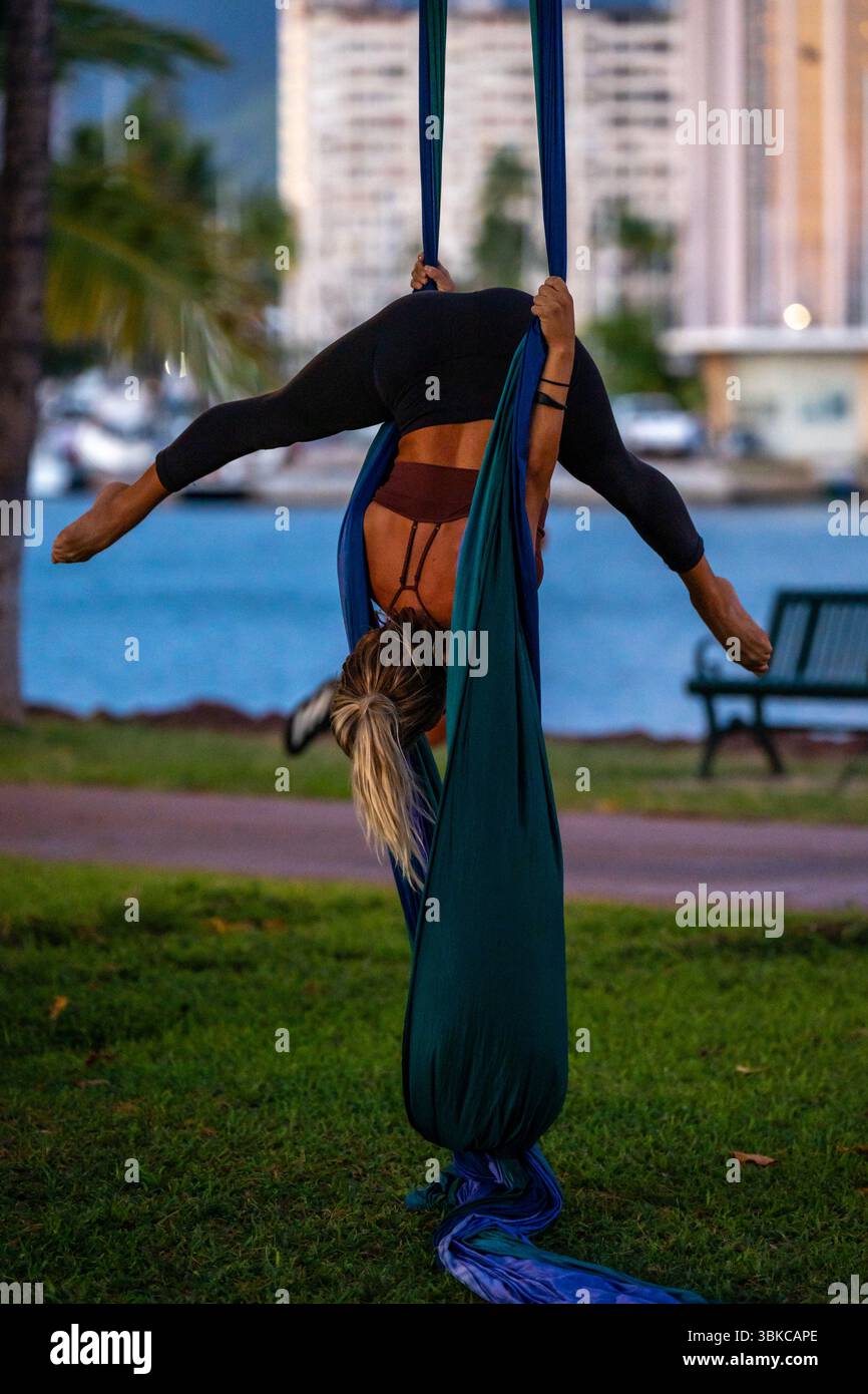 Rope acrobatics hi-res stock photography and images - Alamy