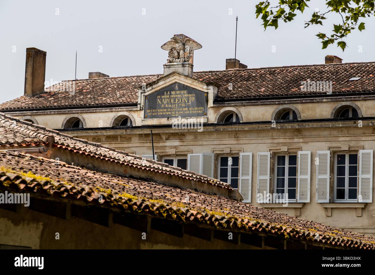 The former Governor's House on the island of Aix (Île d'Aix) on Rue Napoléon, Charente-Maritime, Nouvelle-Aquitaine, France, bears a memorial plaque beneath a stone eagle above its façade. The inscription reads "À la mémoire de notre immortel empereur Napoléon Ier, 15 juillet 1815. Tout fut sublime en lui, sa gloire, ses revers, et son nom respecté plane sur l'univers". In English: "To the memory of our immortal Emperor Napoleon I, 15 July 1815. Everything about him was sublime, his glory, his reverses, and his respected name soars over the universe". Napoleon spent his last days on French soi Stock Photo
