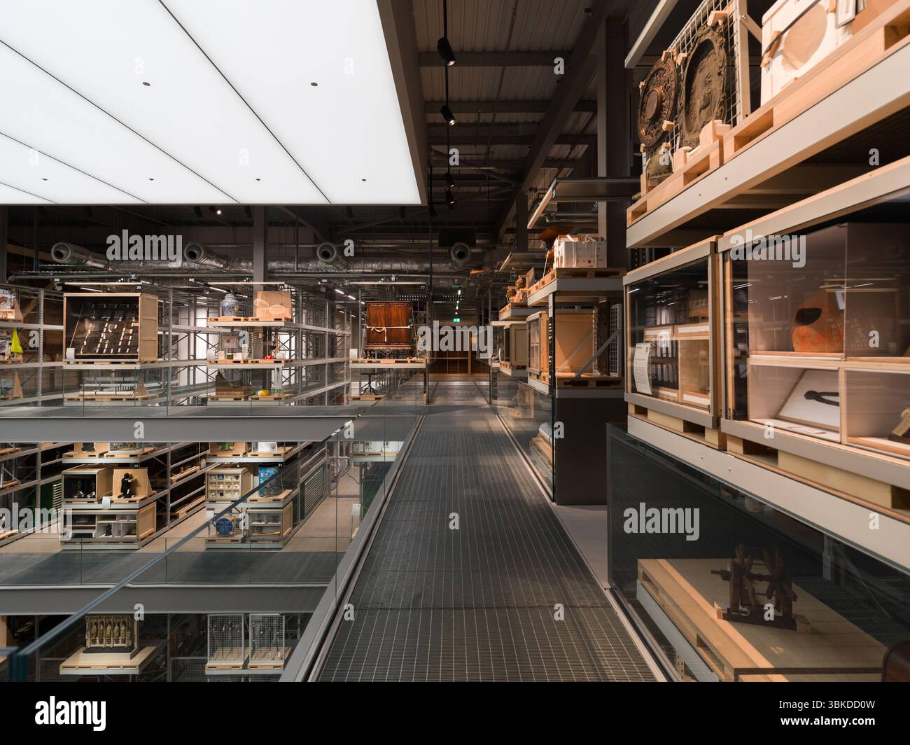 Open storehouse hi-res stock photography and images - Alamy