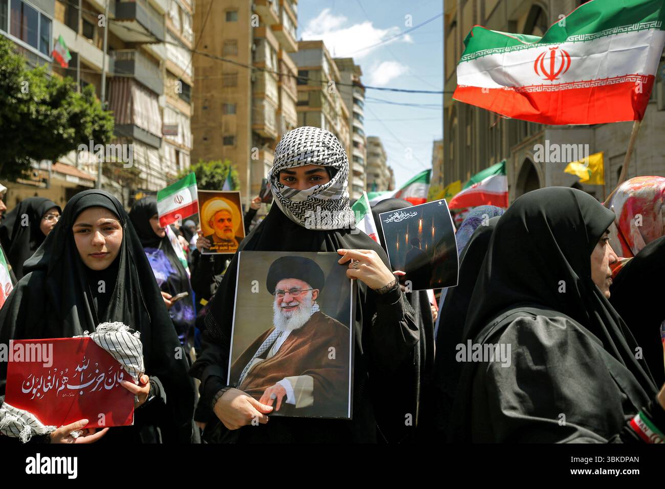 Khamenei Supporters Ayatollah ali khamenei supporter hi-res stock photography and images ...