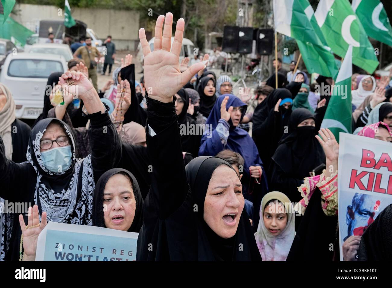 Shiite Muslim women chant slogans during a protest against Israeli ...