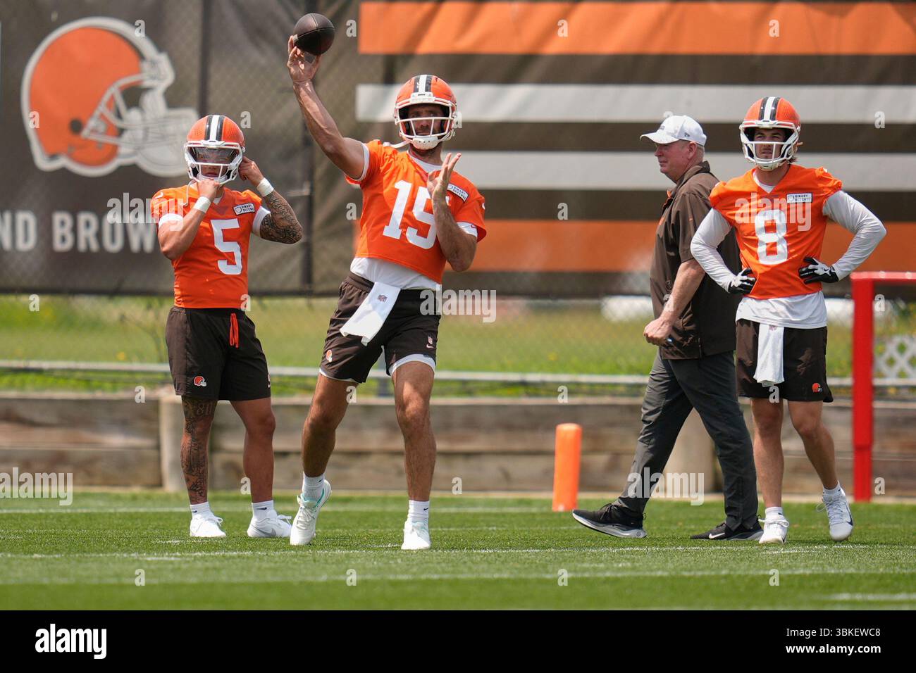 Cleveland Browns quarterback Joe Flacco (15) throws during NFL football