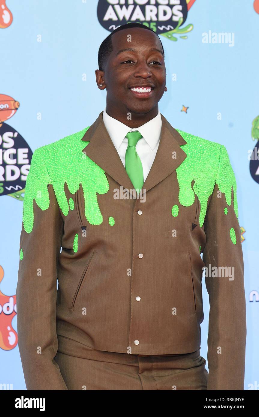 Markell Washington arrives at the Nickelodeon Kids' Choice Awards on ...
