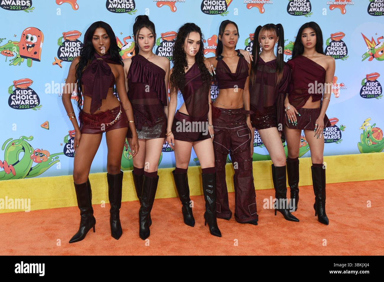 KATSEYE Arrives At The Nickelodeon Kids Choice Awards On Saturday katseye-arrives-at-the-nickelodeon-kids-choice-awards-on-saturday