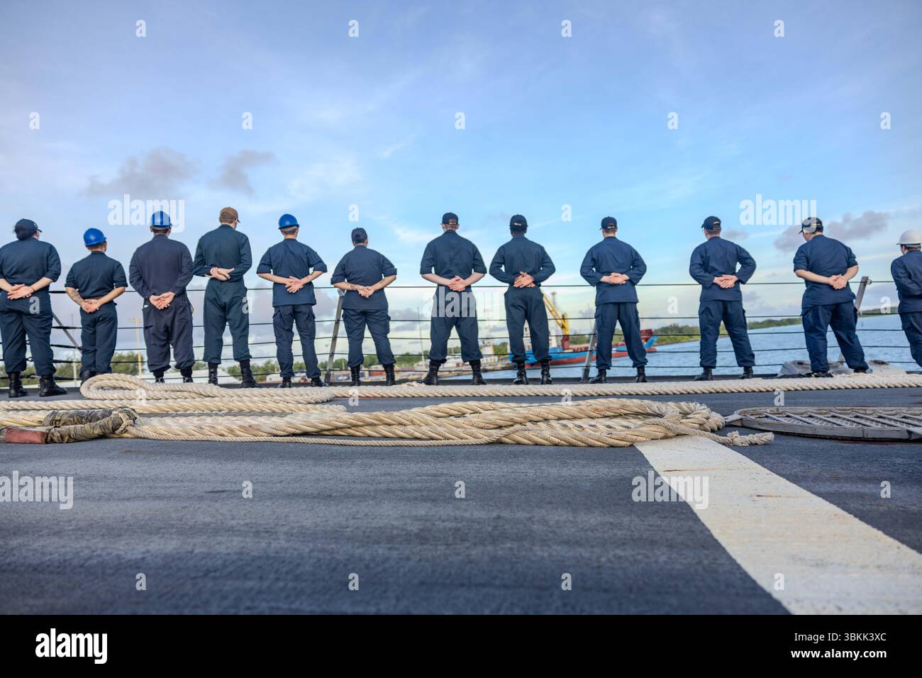 Sailors assigned to the Arleigh Burke-class guided-missile destroyer ...