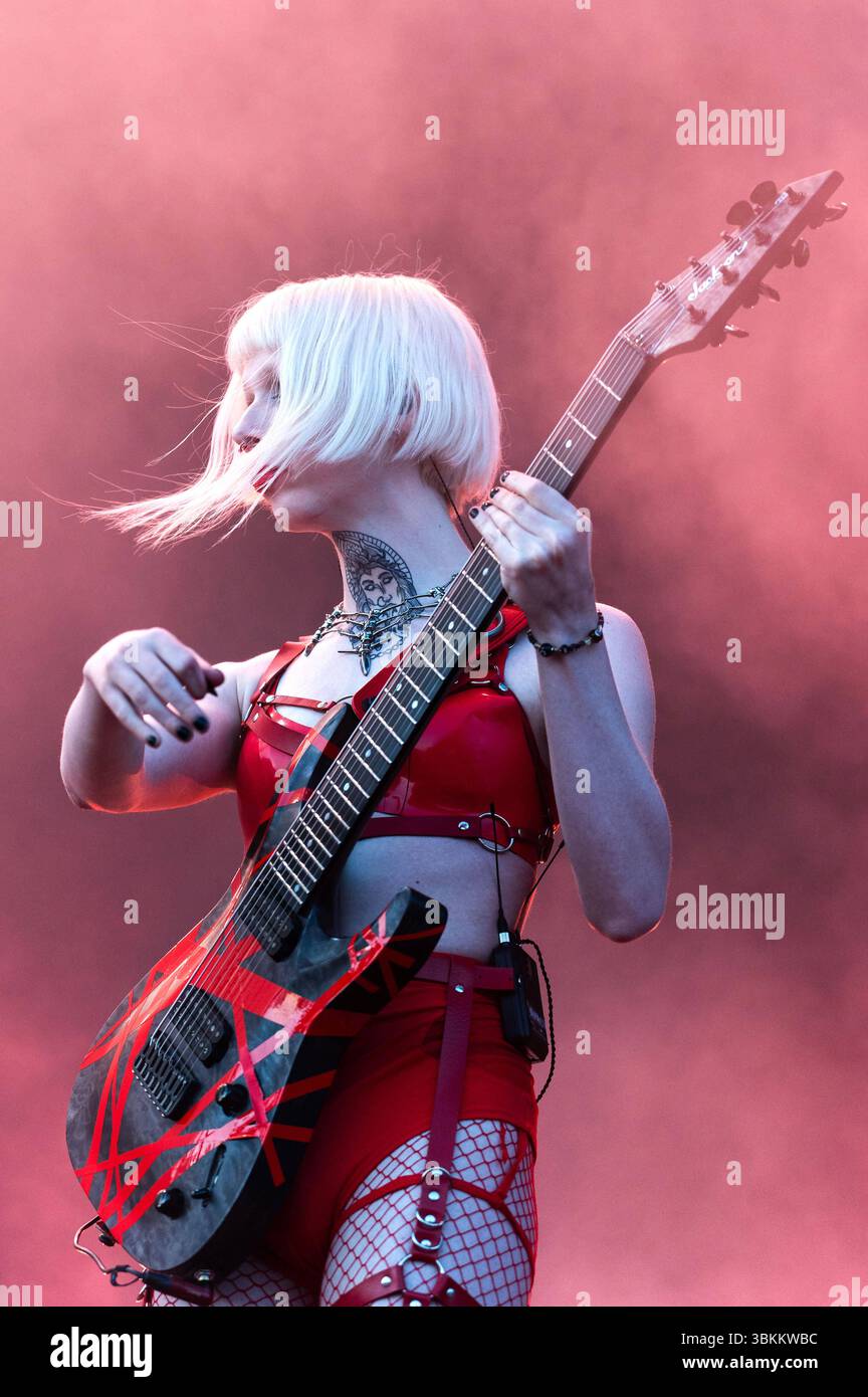 Transgender musikerin hi-res stock photography and images - Alamy