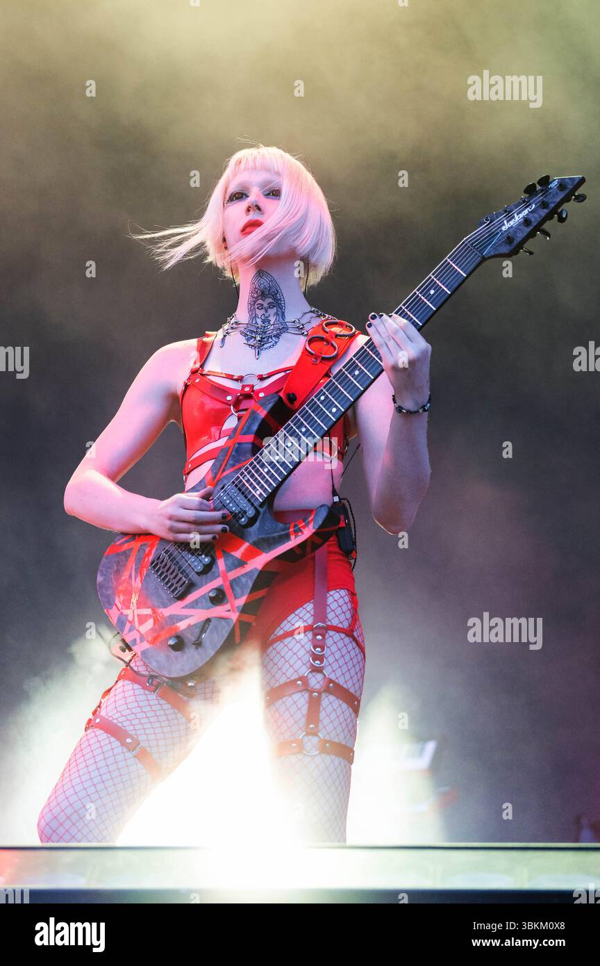Transgender musikerin hi-res stock photography and images - Alamy