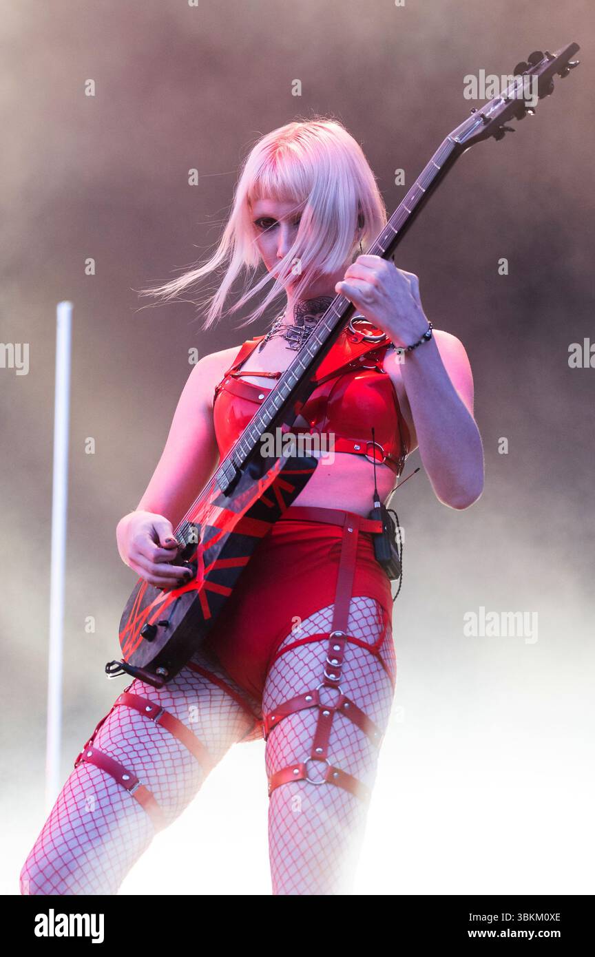 Transgender musikerin hi-res stock photography and images - Alamy