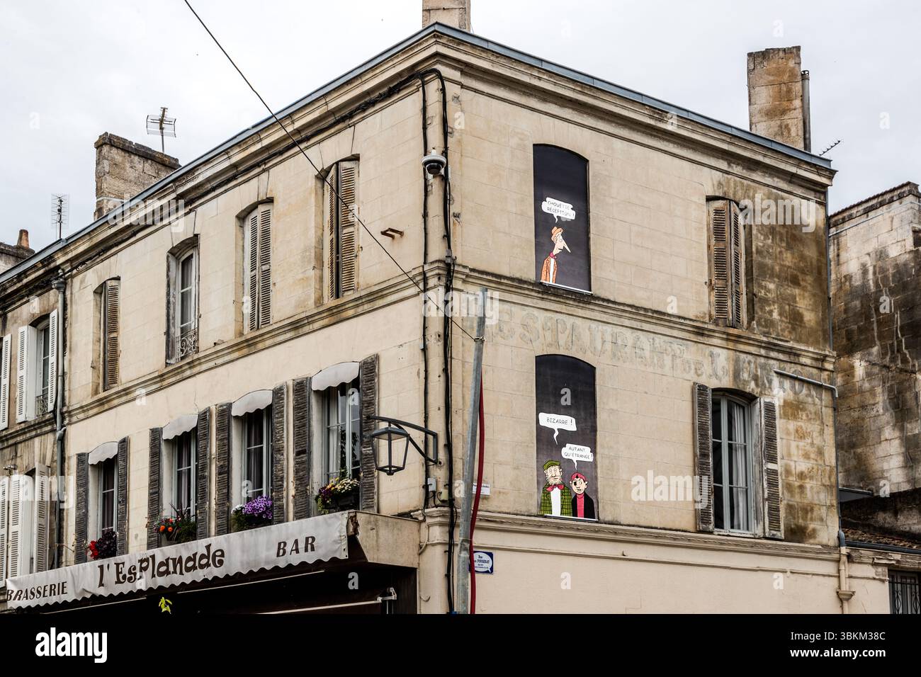 Angoulême is recognized as a UNESCO Creative City in the category of literature since 2019. Rue Louis Barthou, Angoulême, Nouvelle-Aquitaine, France Stock Photo