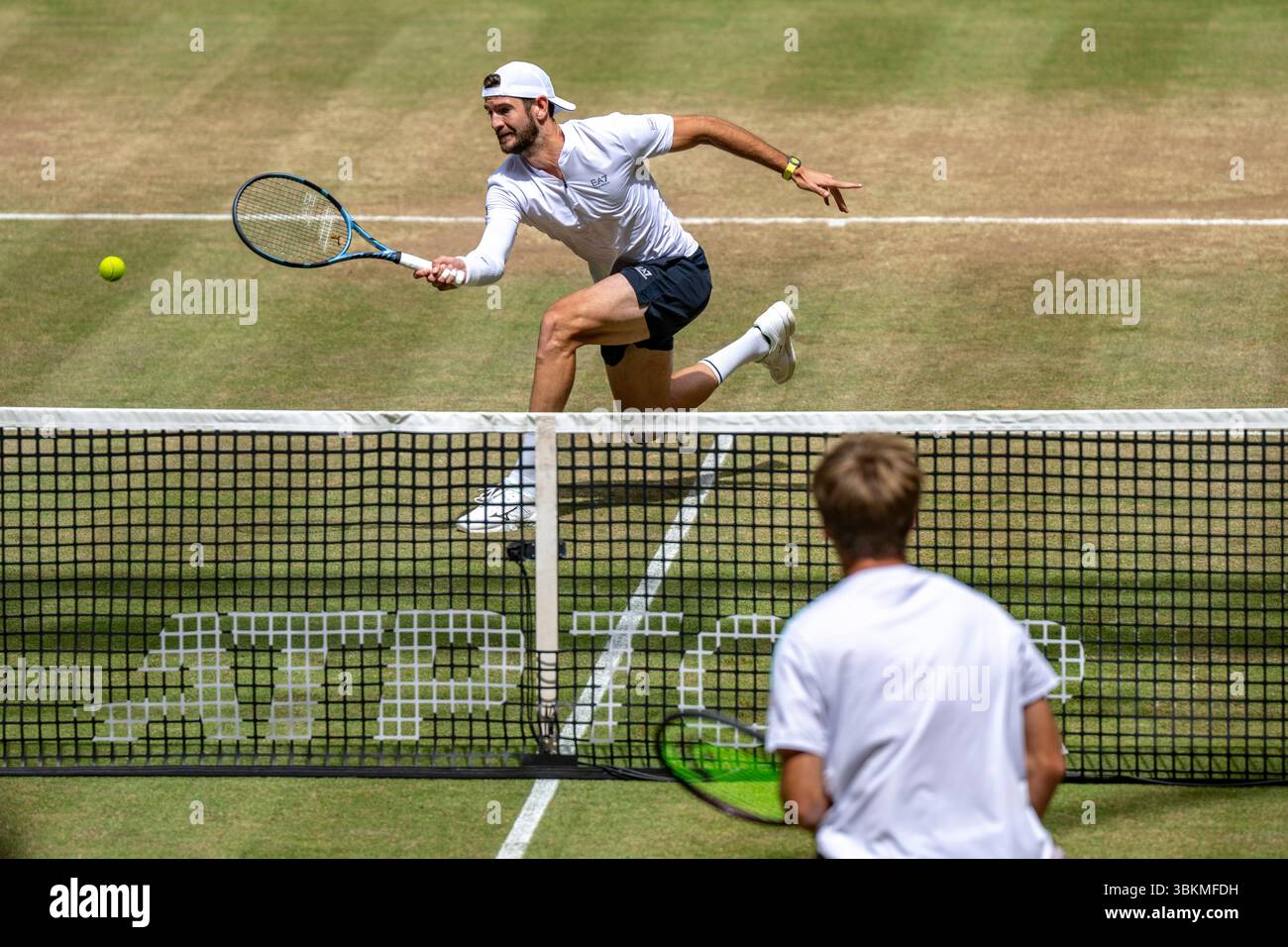 22 June 2025, North Rhine-Westphalia, Halle (westfalen): Tennis, ATP Tour, doubles, final, Krawietz (Germany)/Pütz (Germany) - Bolelli (Italy)/Vavassori (Italy): Andrea Vavassori in action. Photo: David Inderlied/dpa Stock Photo
