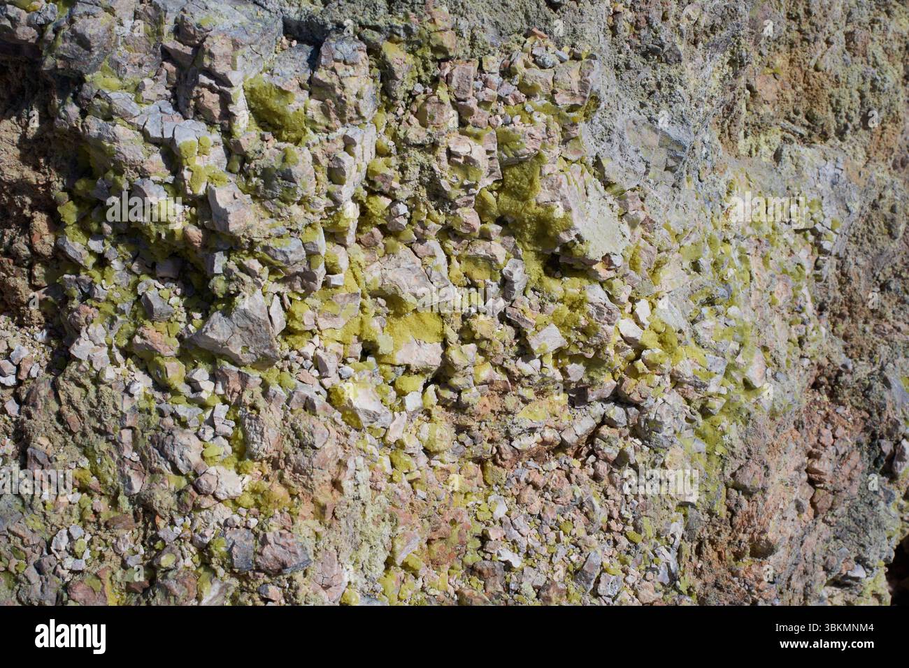 Schwefelausfällungen, ehemalige Schwefelmine, Minas de Azufre, in der Caldera von dem Vulkan Sierra Negra, Isla Isabela, Galapagos Stock Photo