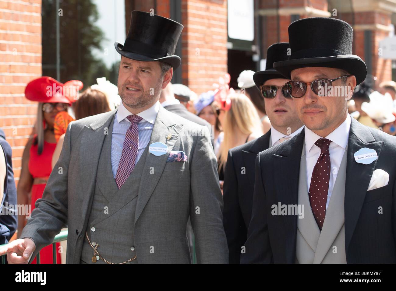 Ascot, Berkshire, UK. 21st June, 2025. Guests arriving at Ascot ...